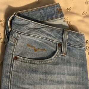 Kimes Light Washed Jennifer Holed Jeans